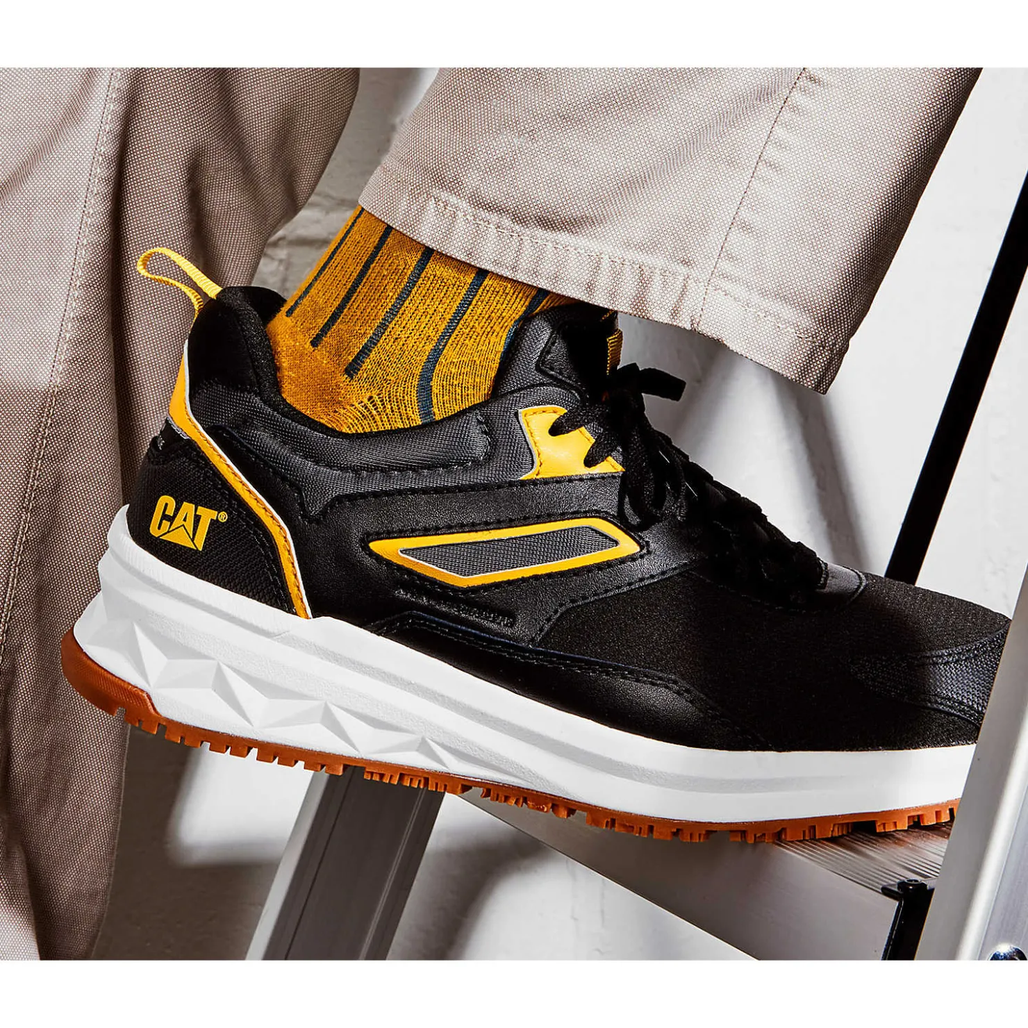 Cat Footwear Streamline Runner Carbon Composite Toe Static Dissipative Work Shoe^ Lightweight | Slip Resistant